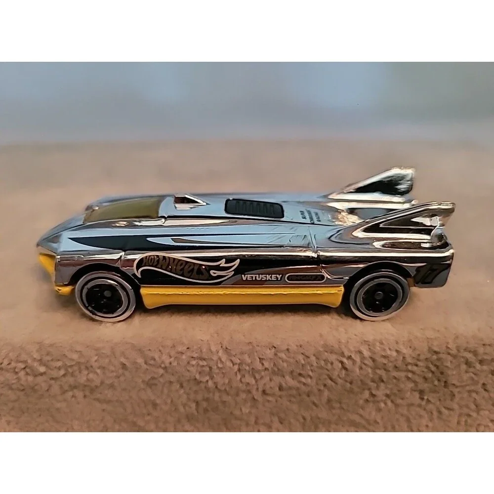2014 Hot Wheels Silver Chrome Yellow Race Car 1:64 Vetuskey #17